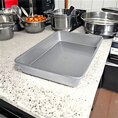 Bake cakes like a professional Pastry Chef with this commercial quality Seamless 9x13 Cake Pan.