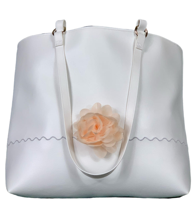 Klassy Shoulder Purse features two long sturdy shoulder straps, this simple design unzips to reveal an open cloth interior.  