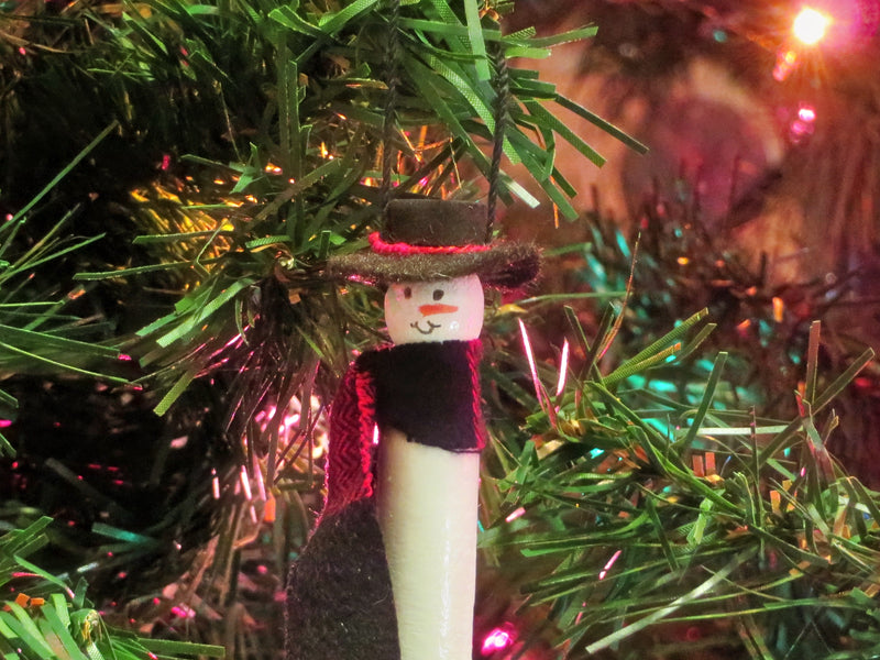 Close up of the top of the Handmade Clothes Pin Snowman Christmas Ornament